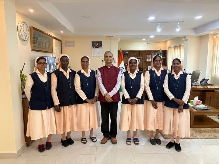 Ambassador received the sisters of Daughters of Mary Immaculate (DMI) of India at the Embassy, on 31.12.2025.