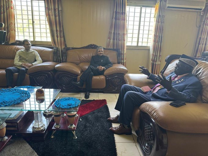 On 30.5.25 Ambassador met Minister of Livestock & Fisheries Hon.Onyoti Adigo Nyikwec and discussed issues of mutual interests, including Vet Camps by Indian Drs. in UNMISS.