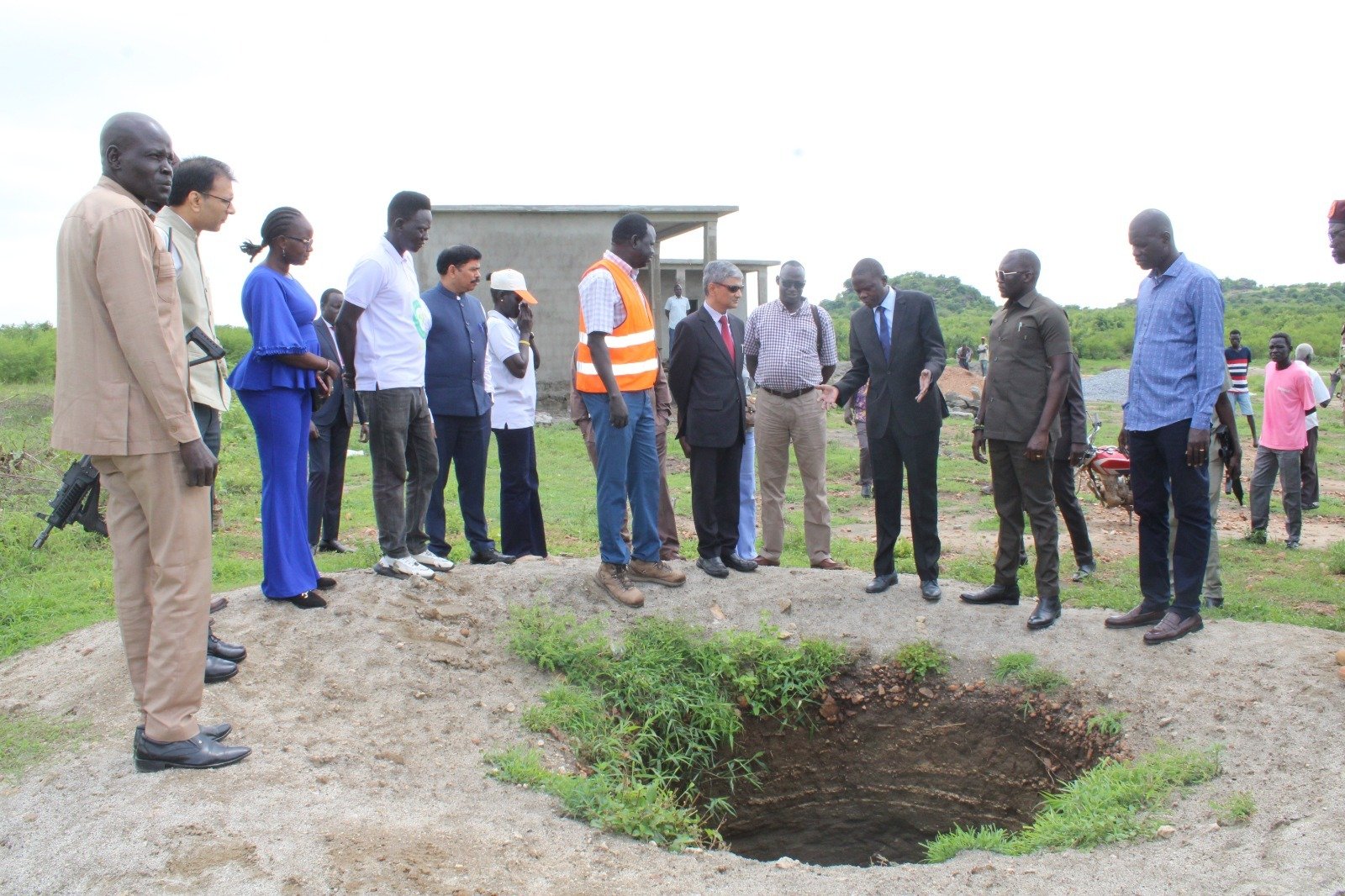 The Ambassador and Hon'ble Martin Gama Abucha, the Minister of Mining, visited the India-funded seismic station observatory  on 17 July 2025.
